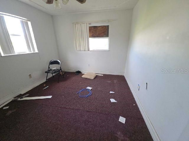 待售: $185,000 (4 贝兹, 2 浴室, 1881 平方英尺)