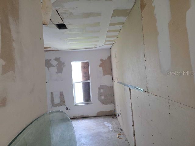 待售: $185,000 (4 贝兹, 2 浴室, 1881 平方英尺)