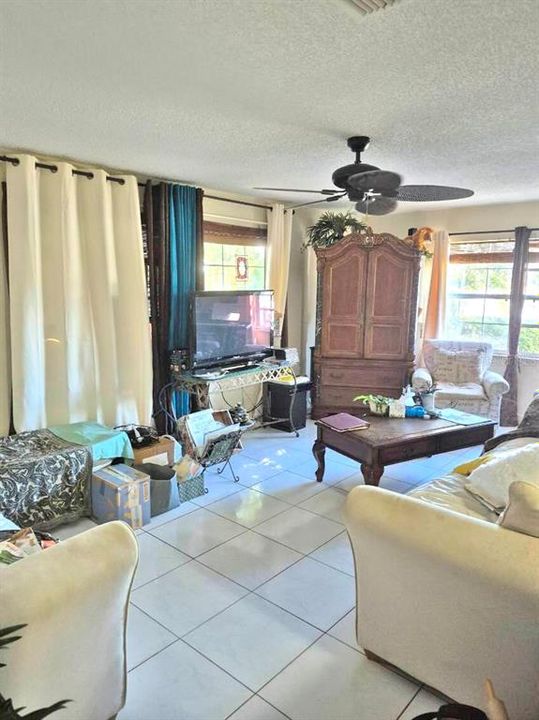 For Sale: $294,900 (5 beds, 2 baths, 1917 Square Feet)