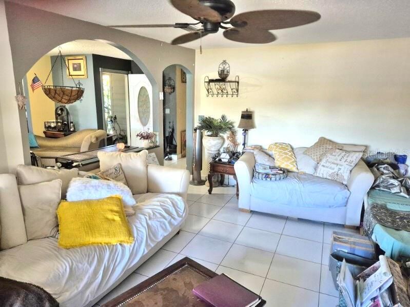 For Sale: $294,900 (5 beds, 2 baths, 1917 Square Feet)