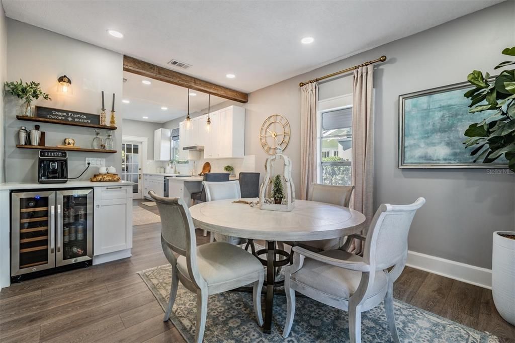 En Venta: $895,000 (3 camas, 2 baños, 1388 Pies cuadrados)