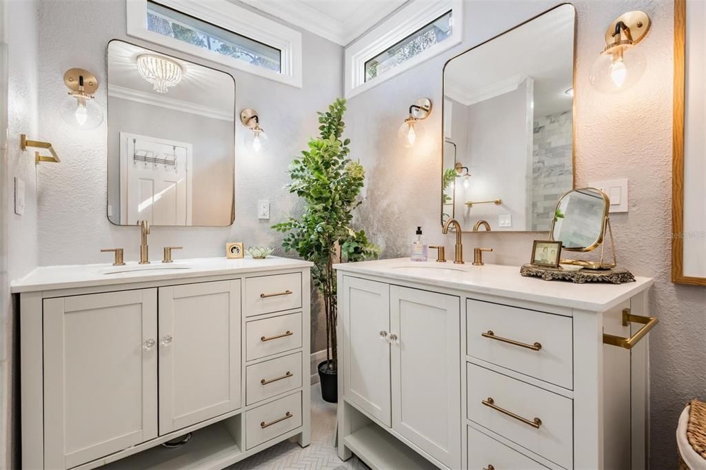 En Venta: $895,000 (3 camas, 2 baños, 1388 Pies cuadrados)