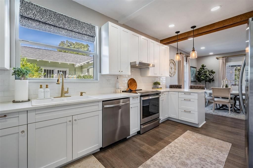 En Venta: $895,000 (3 camas, 2 baños, 1388 Pies cuadrados)