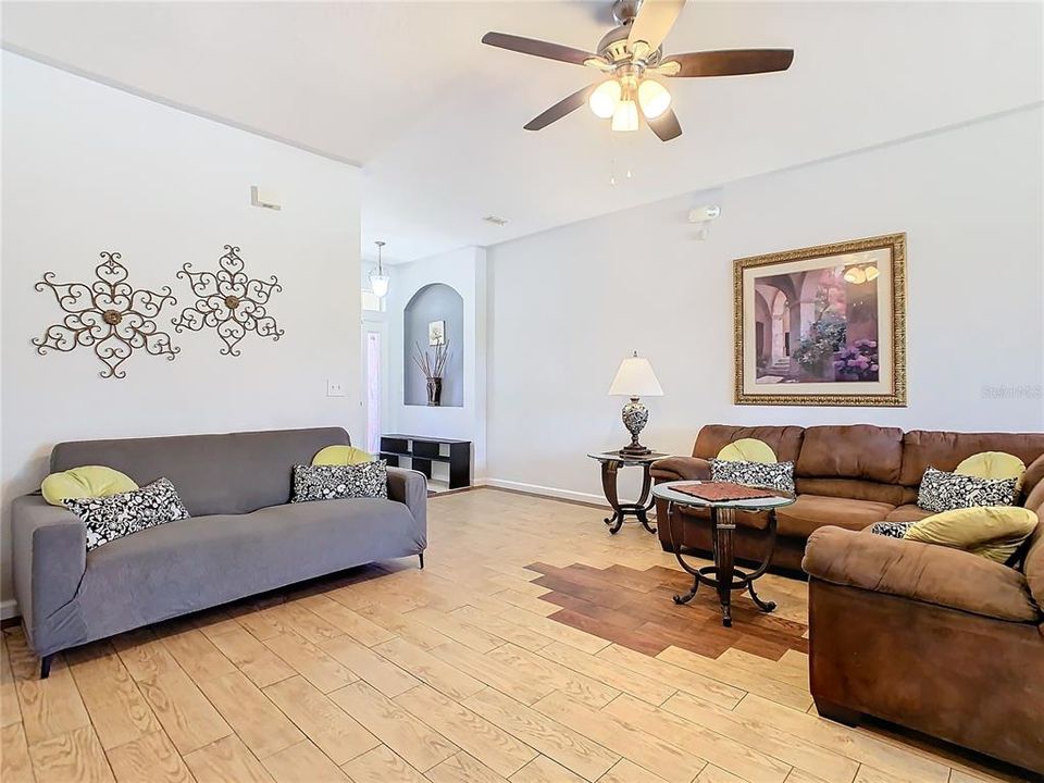 出租: $1,900 (4 贝兹, 3 浴室, 1866 平方英尺)