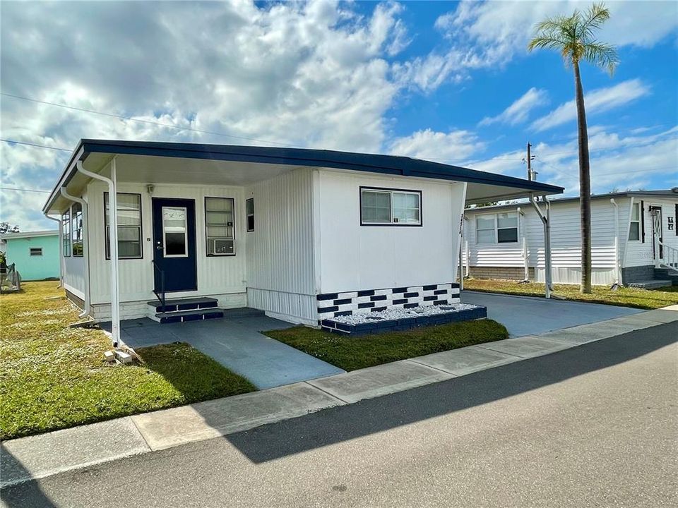 For Sale: $99,900 (2 beds, 1 baths, 872 Square Feet)