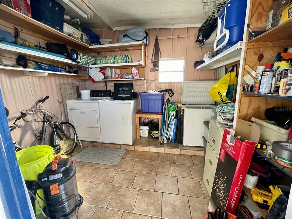 For Sale: $99,900 (2 beds, 1 baths, 872 Square Feet)