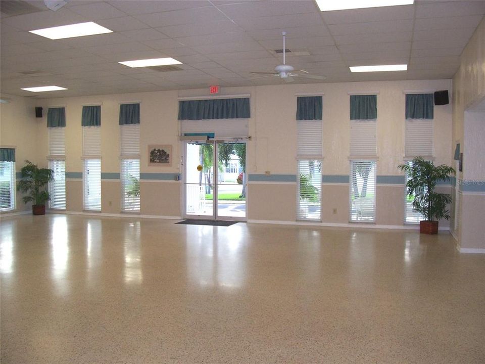 For Sale: $99,900 (2 beds, 1 baths, 872 Square Feet)