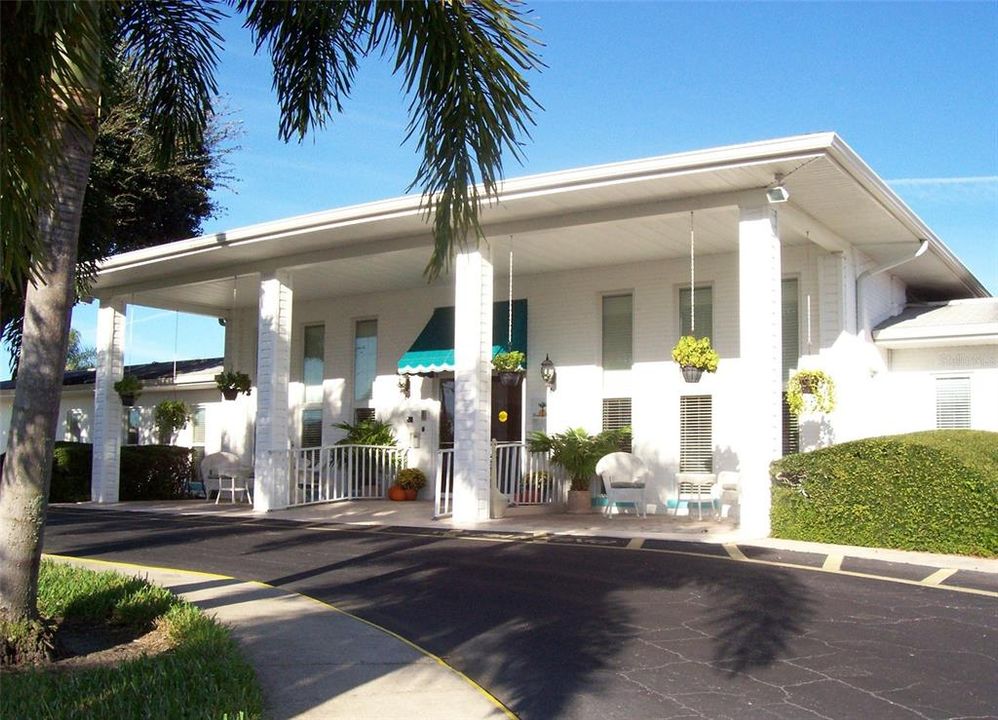 For Sale: $99,900 (2 beds, 1 baths, 872 Square Feet)