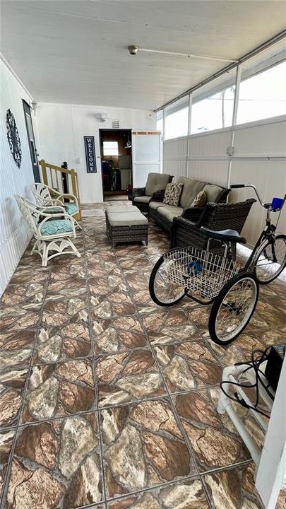 For Sale: $99,900 (2 beds, 1 baths, 872 Square Feet)