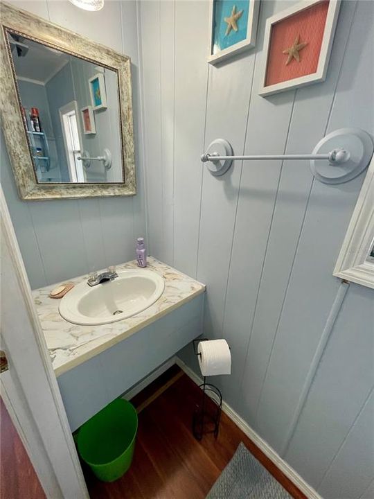 For Sale: $99,900 (2 beds, 1 baths, 872 Square Feet)