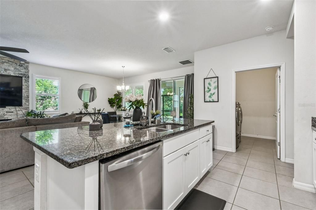 待售: $399,000 (2 贝兹, 2 浴室, 1822 平方英尺)