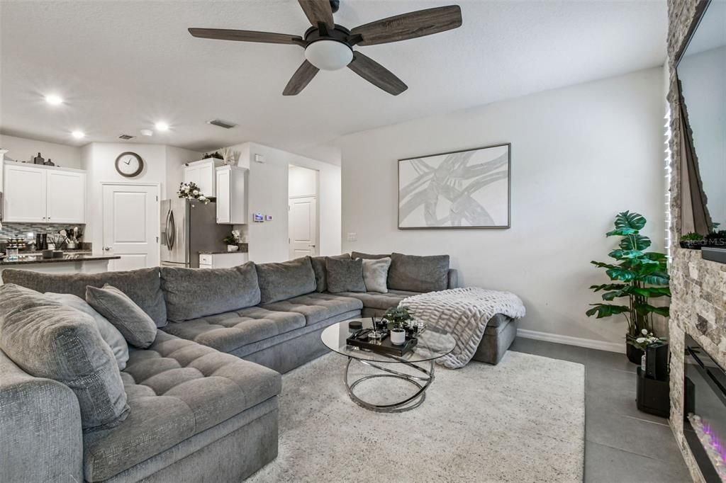 待售: $399,000 (2 贝兹, 2 浴室, 1822 平方英尺)