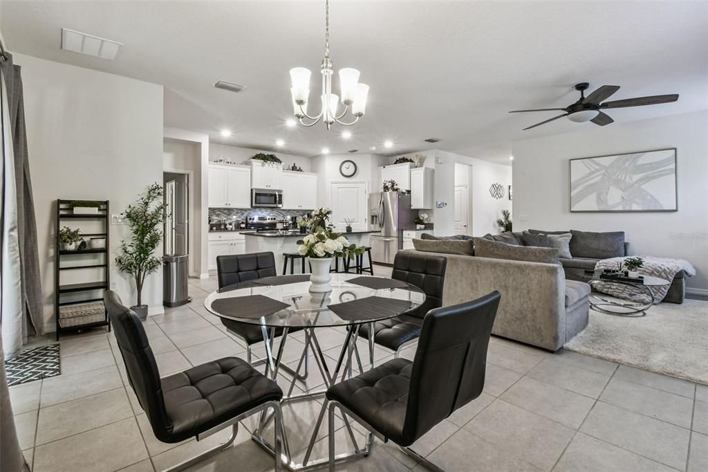 待售: $399,000 (2 贝兹, 2 浴室, 1822 平方英尺)