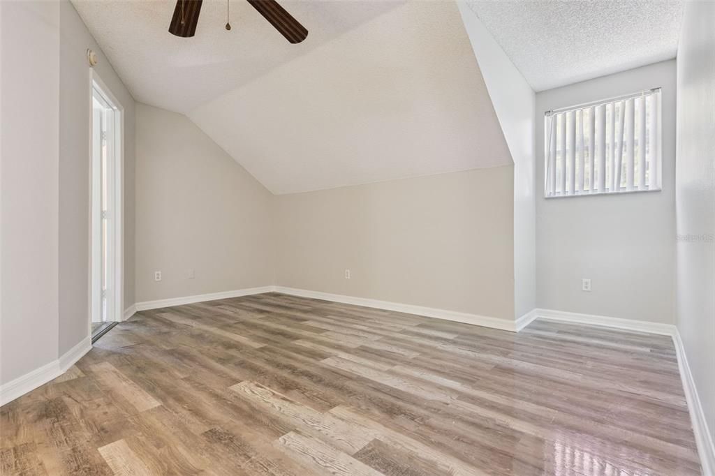 For Sale: $429,999 (4 beds, 2 baths, 1938 Square Feet)