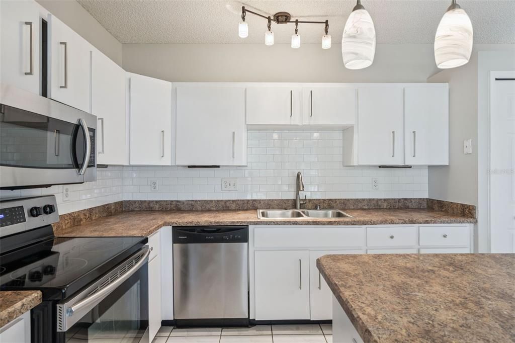 For Sale: $429,999 (4 beds, 2 baths, 1938 Square Feet)