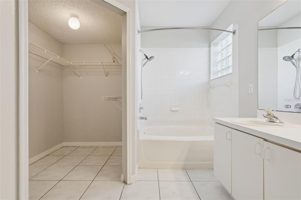 For Sale: $429,999 (4 beds, 2 baths, 1938 Square Feet)