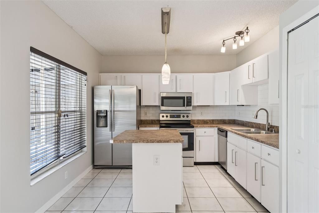 For Sale: $429,999 (4 beds, 2 baths, 1938 Square Feet)