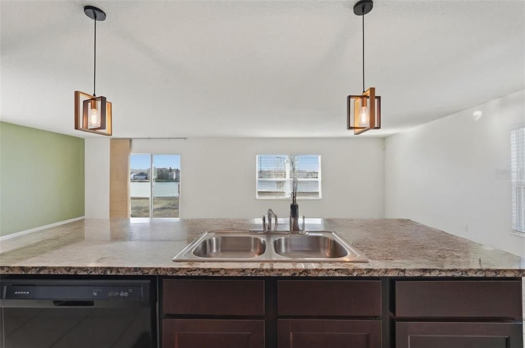 На продажу: $350,000 (4 спален, 2 ванн, 2260 Квадратных фут)