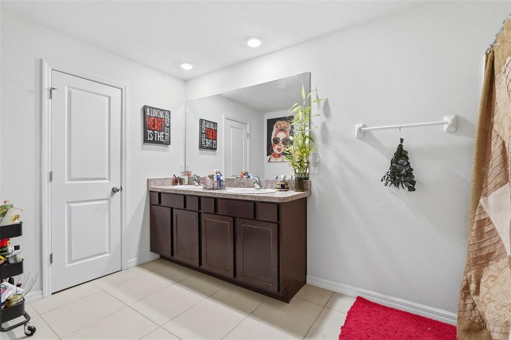 На продажу: $350,000 (4 спален, 2 ванн, 2260 Квадратных фут)