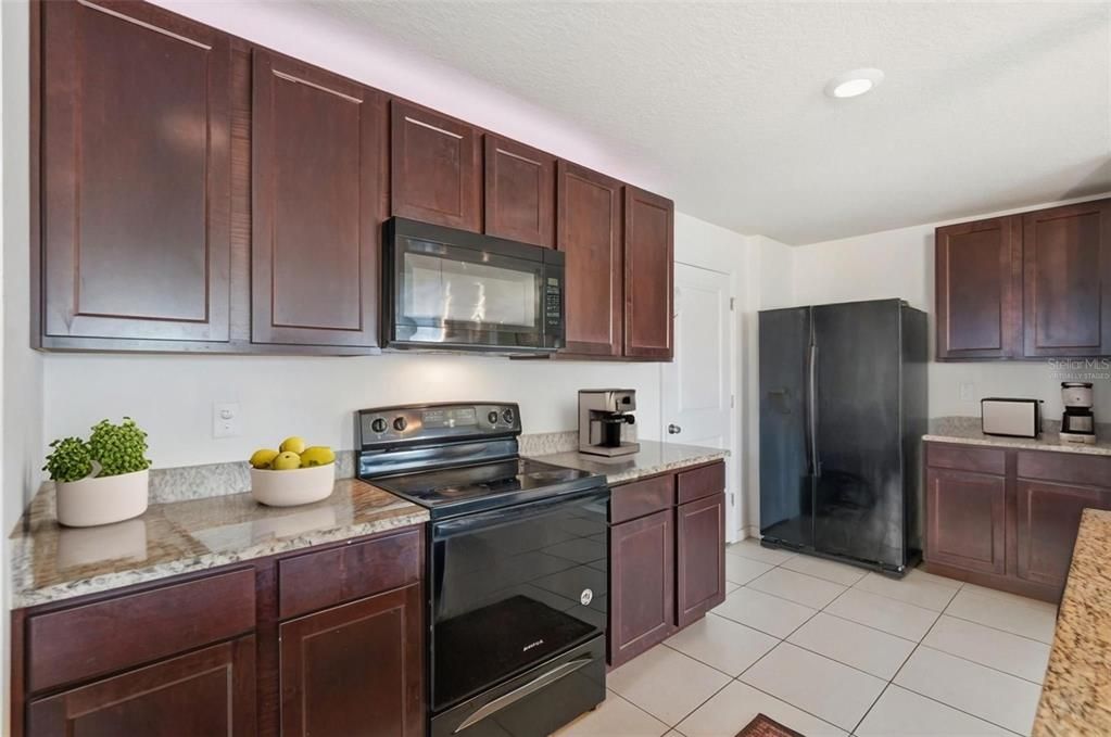 На продажу: $350,000 (4 спален, 2 ванн, 2260 Квадратных фут)