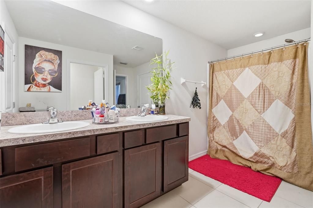 На продажу: $350,000 (4 спален, 2 ванн, 2260 Квадратных фут)