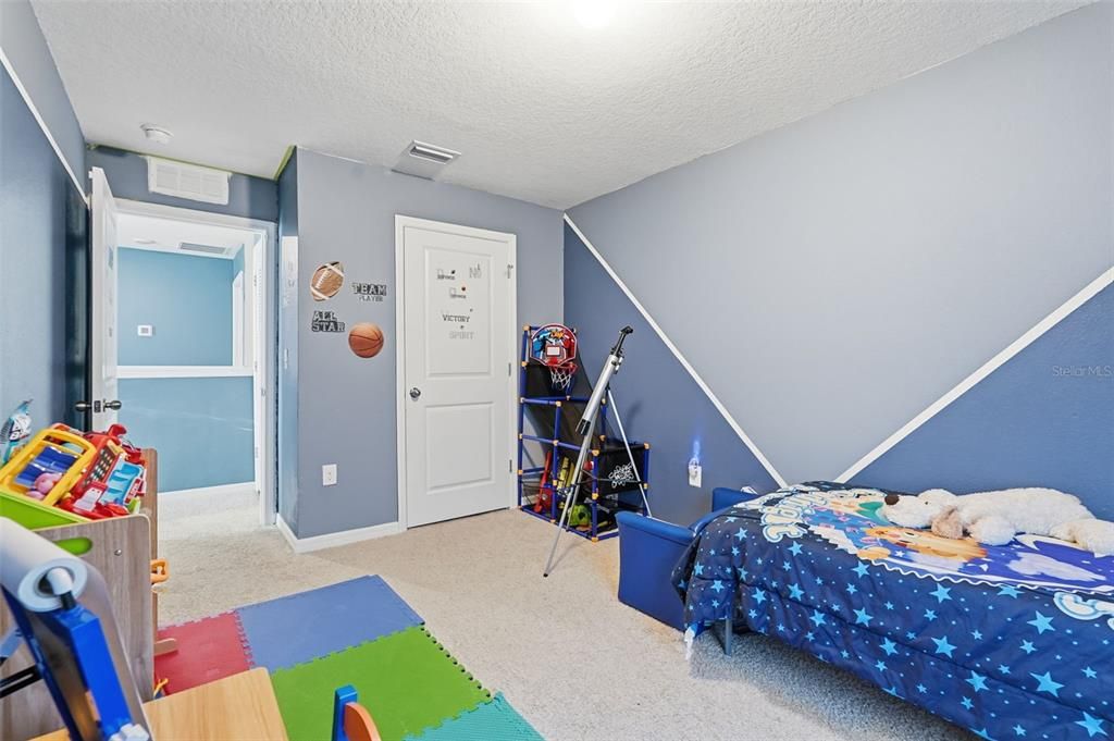 На продажу: $350,000 (4 спален, 2 ванн, 2260 Квадратных фут)