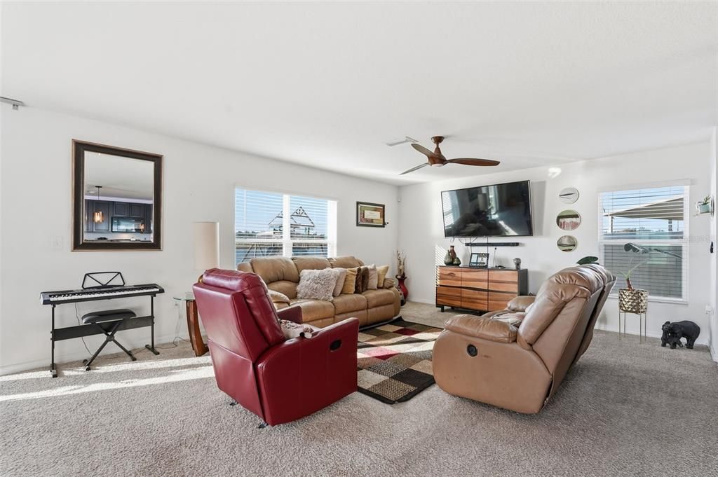 На продажу: $350,000 (4 спален, 2 ванн, 2260 Квадратных фут)