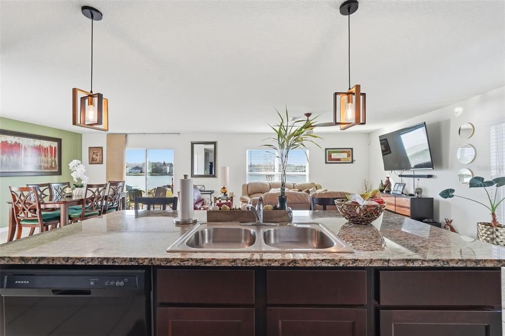 На продажу: $350,000 (4 спален, 2 ванн, 2260 Квадратных фут)