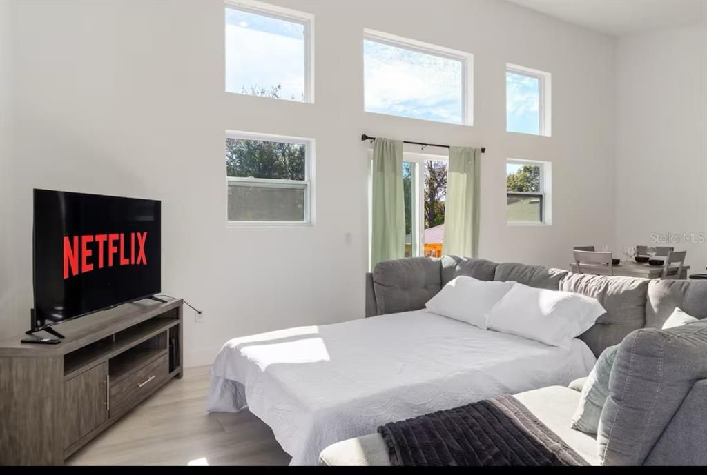 待售: $380,000 (2 贝兹, 2 浴室, 1347 平方英尺)