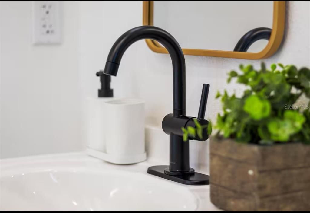 待售: $380,000 (2 贝兹, 2 浴室, 1347 平方英尺)