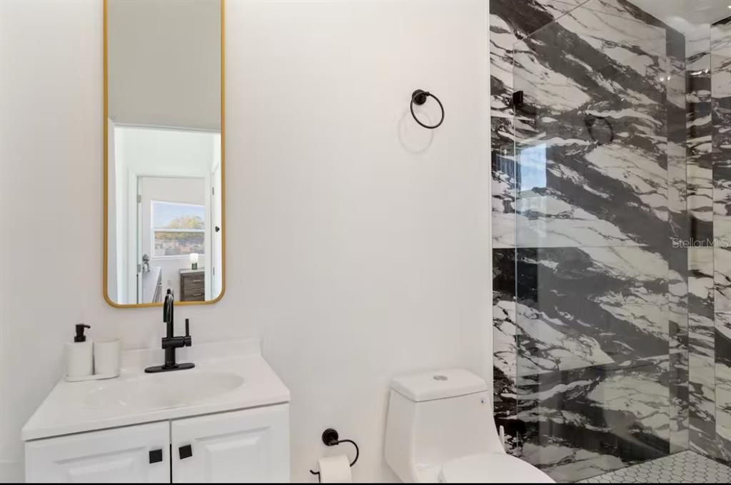 待售: $380,000 (2 贝兹, 2 浴室, 1347 平方英尺)