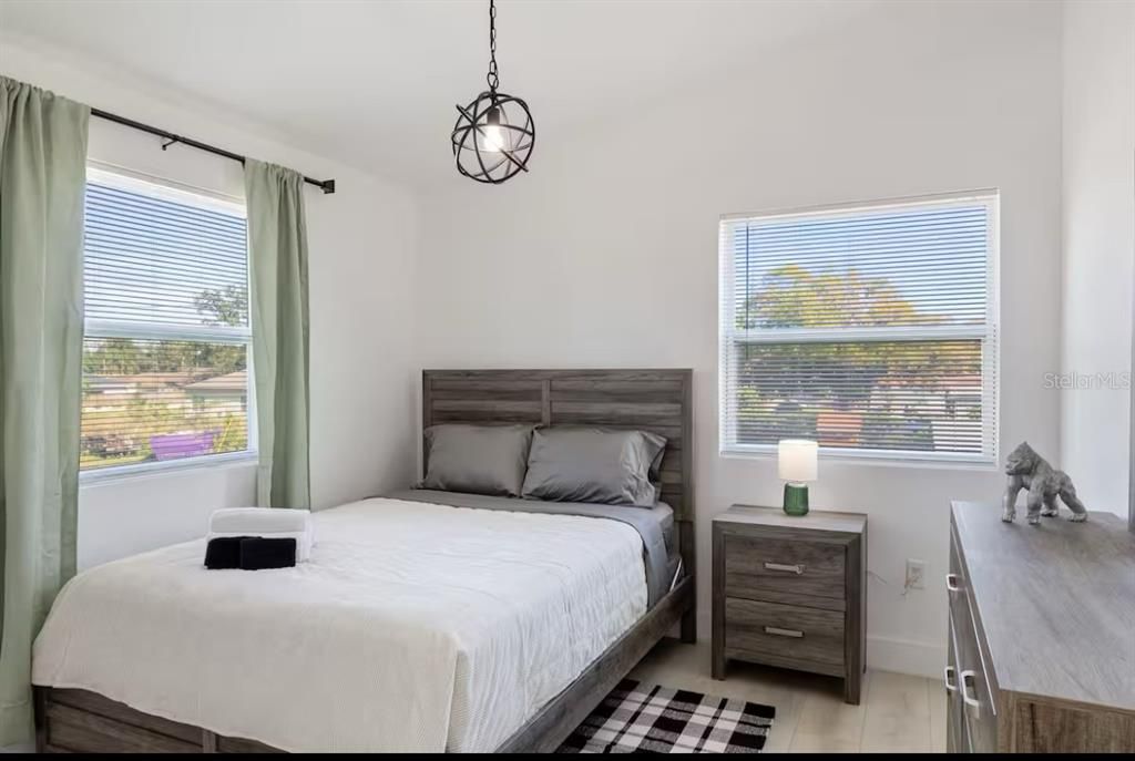 待售: $380,000 (2 贝兹, 2 浴室, 1347 平方英尺)