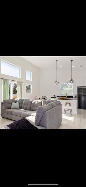 待售: $380,000 (2 贝兹, 2 浴室, 1347 平方英尺)