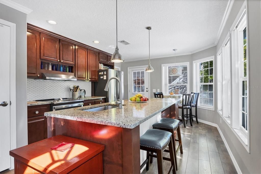 For Sale: $330,000 (3 beds, 2 baths, 1132 Square Feet)