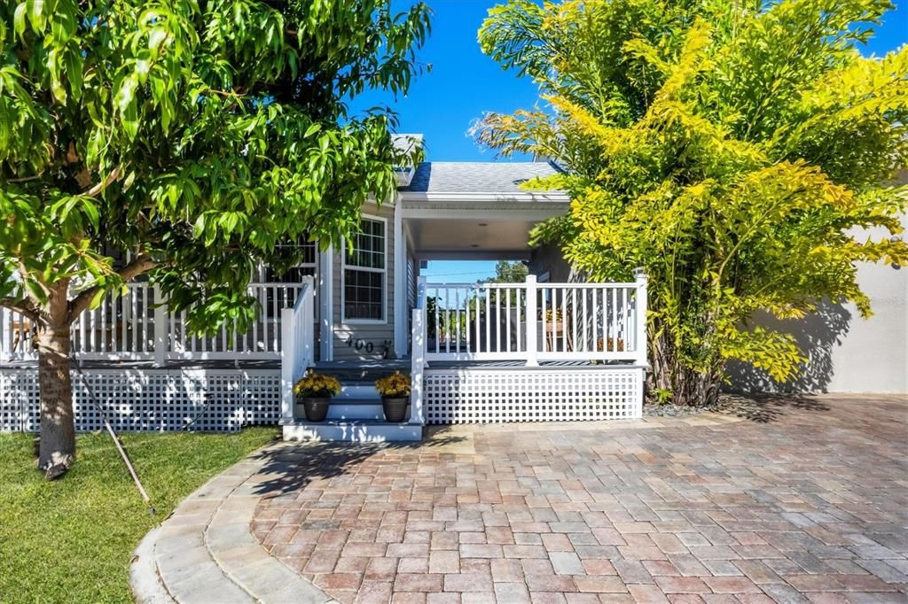 For Sale: $330,000 (3 beds, 2 baths, 1132 Square Feet)