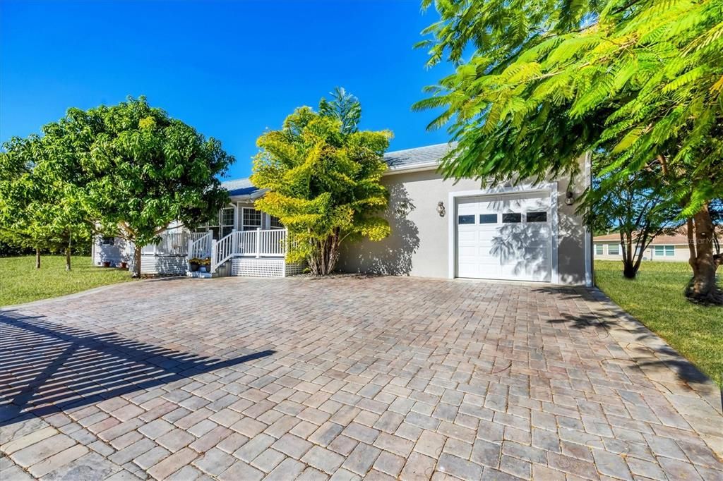 For Sale: $330,000 (3 beds, 2 baths, 1132 Square Feet)