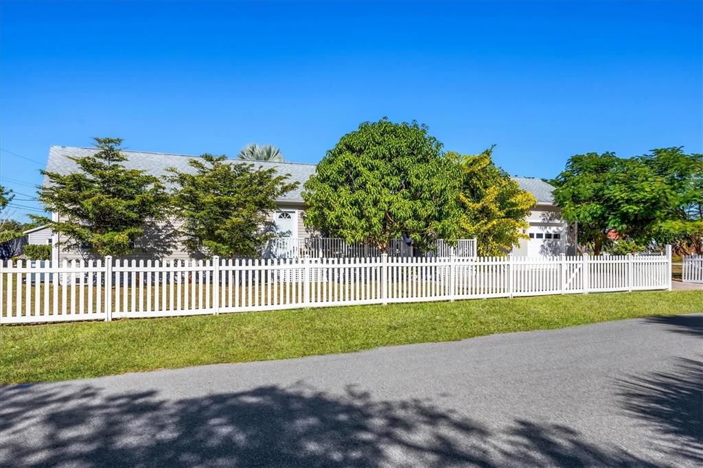 For Sale: $330,000 (3 beds, 2 baths, 1132 Square Feet)