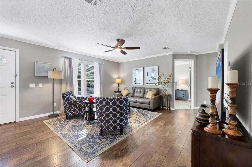 For Sale: $330,000 (3 beds, 2 baths, 1132 Square Feet)