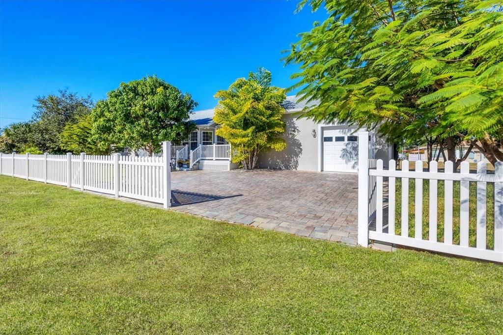 For Sale: $330,000 (3 beds, 2 baths, 1132 Square Feet)