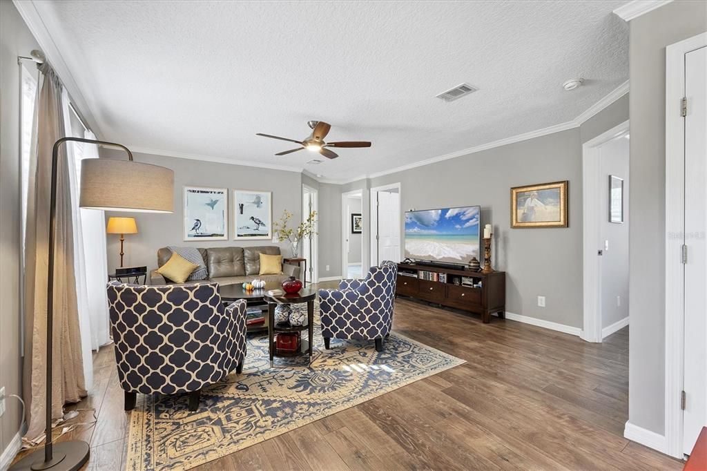 For Sale: $330,000 (3 beds, 2 baths, 1132 Square Feet)