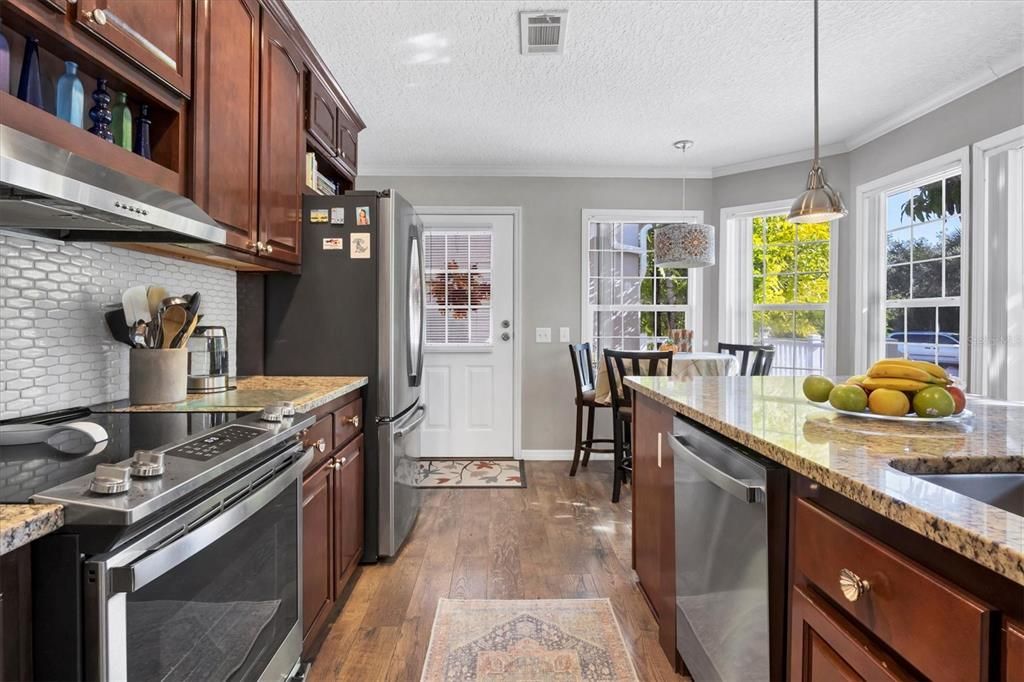 For Sale: $330,000 (3 beds, 2 baths, 1132 Square Feet)