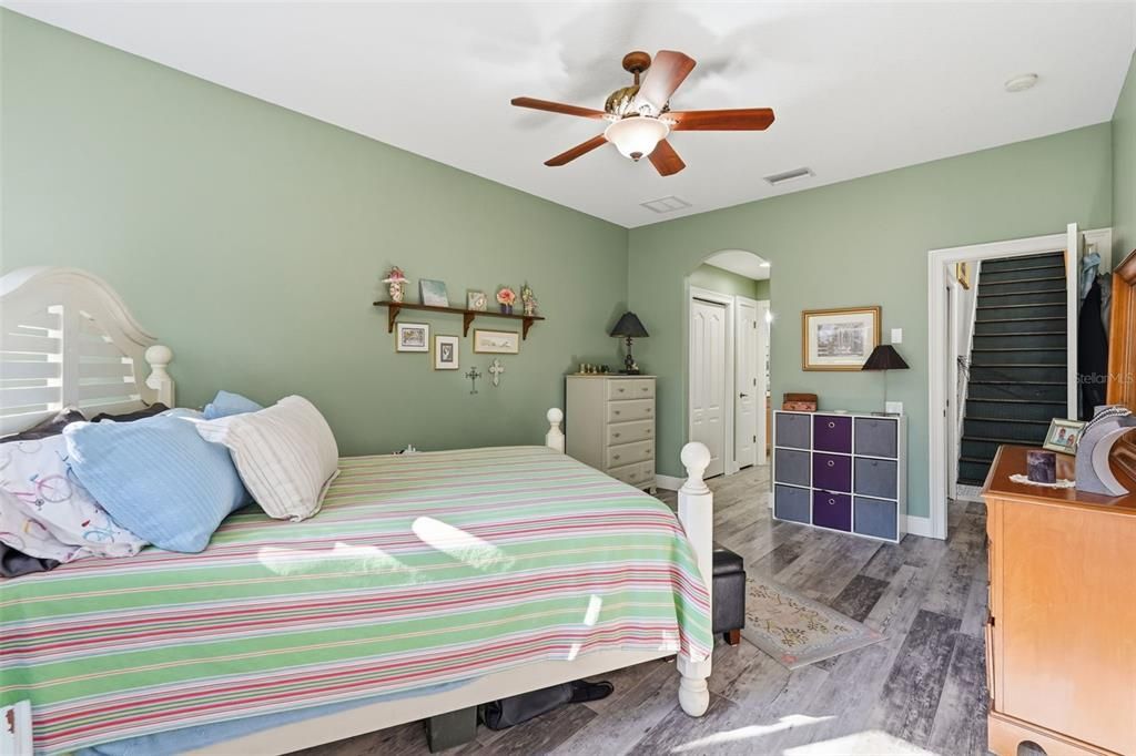 For Sale: $499,900 (3 beds, 3 baths, 2215 Square Feet)