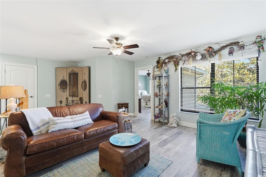 For Sale: $499,900 (3 beds, 3 baths, 2215 Square Feet)