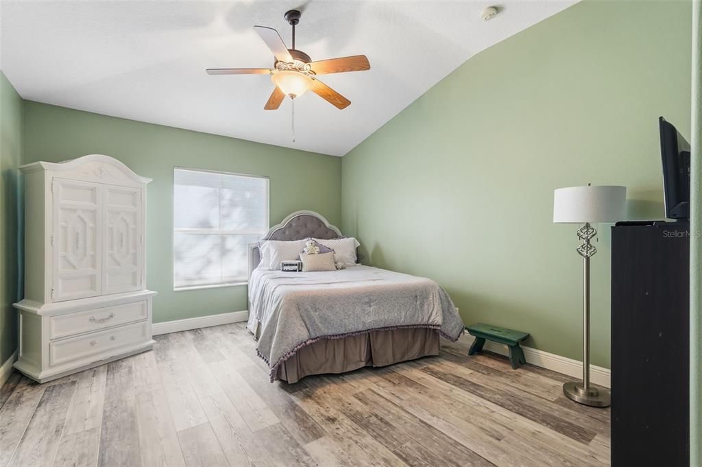 For Sale: $499,900 (3 beds, 3 baths, 2215 Square Feet)