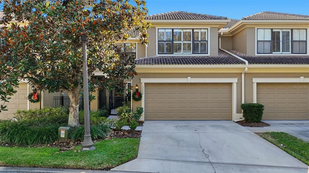 For Sale: $499,900 (3 beds, 3 baths, 2215 Square Feet)