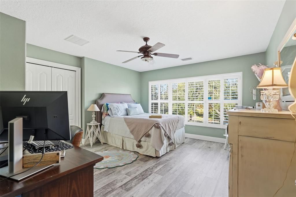 For Sale: $499,900 (3 beds, 3 baths, 2215 Square Feet)