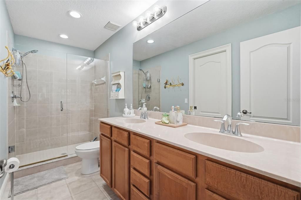 For Sale: $499,900 (3 beds, 3 baths, 2215 Square Feet)