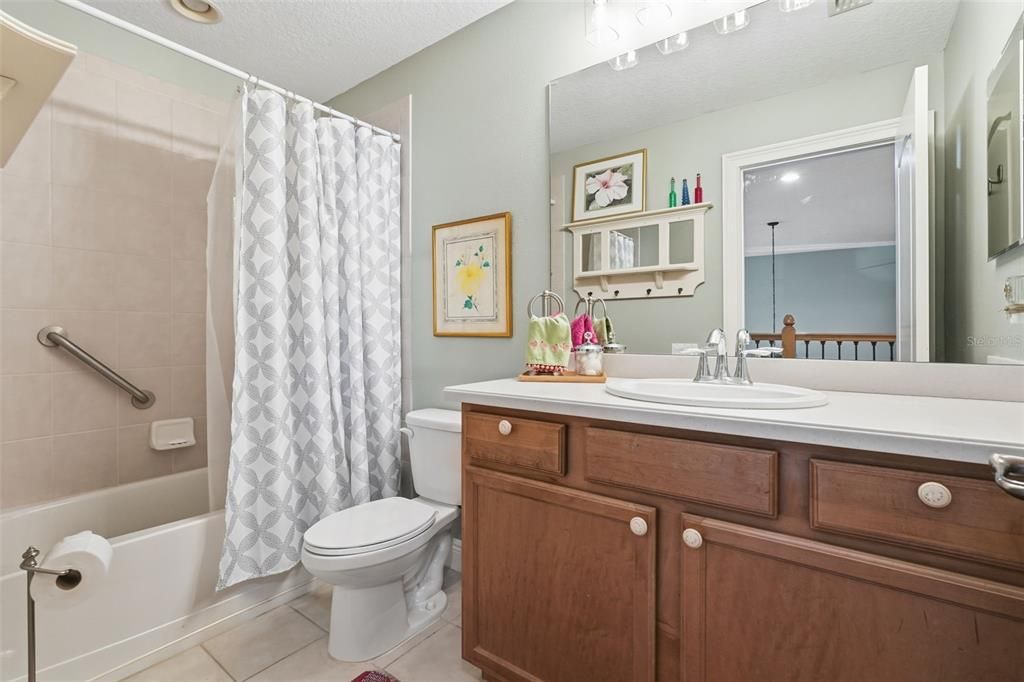 For Sale: $499,900 (3 beds, 3 baths, 2215 Square Feet)