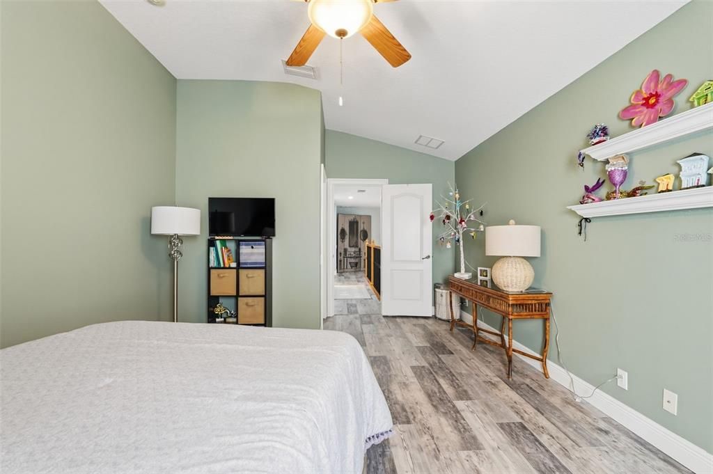 For Sale: $499,900 (3 beds, 3 baths, 2215 Square Feet)