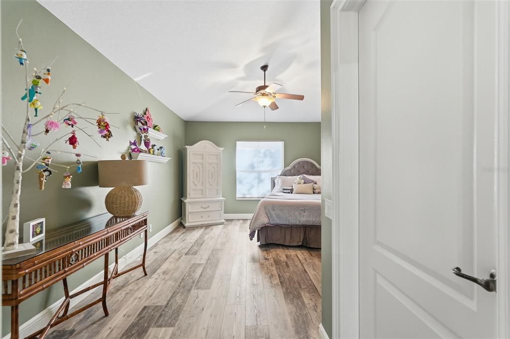 For Sale: $499,900 (3 beds, 3 baths, 2215 Square Feet)